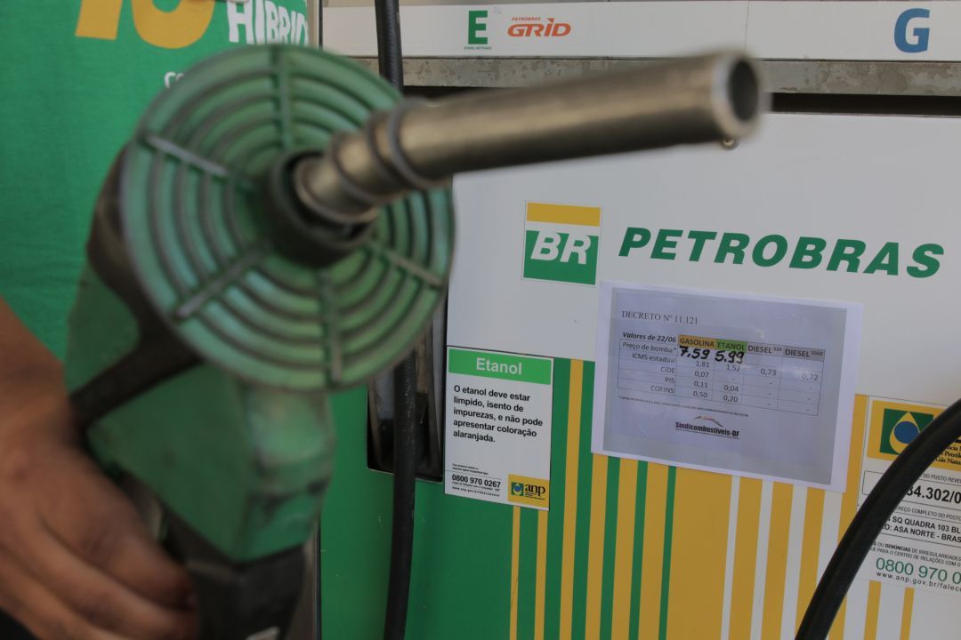 Petrobras reduz preço da gasolina para as distribuidoras