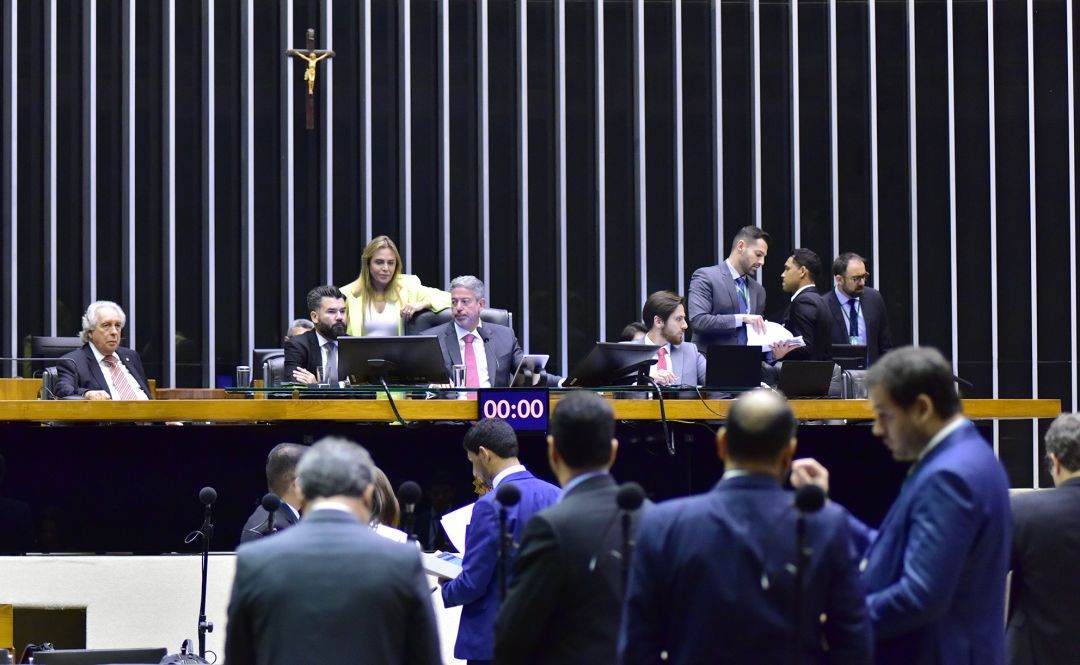 Câmara aprova projeto que retoma voto de desempate do governo no Carf