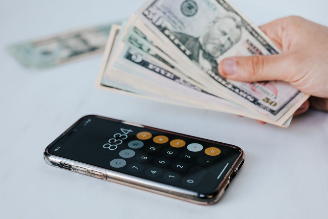 Quais são os investimentos que garantem uma renda mensal em dólar?
