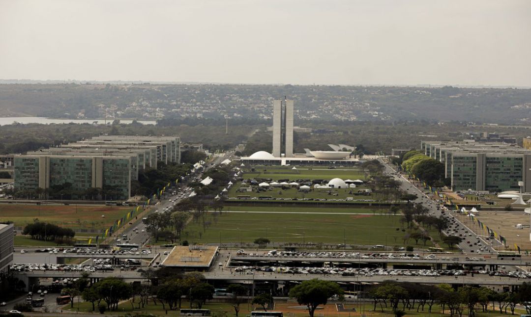 Educação e transportes lideram novos bloqueios no orçamento