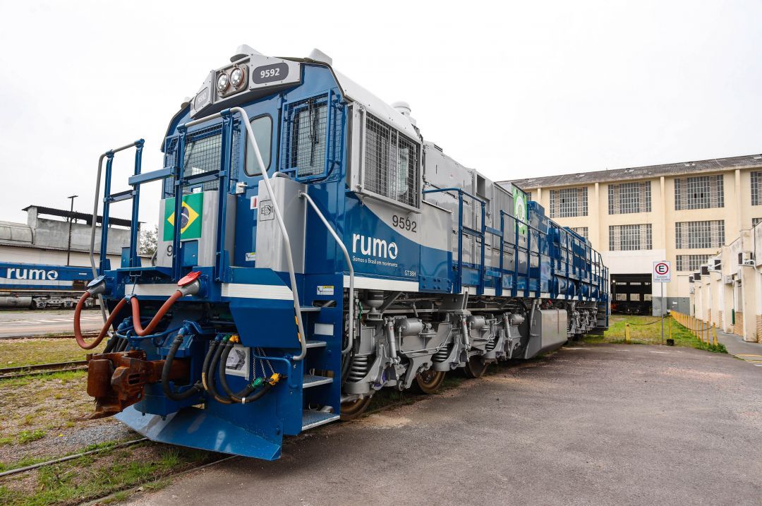 Rumo apresenta locomotivas híbridas com menor impacto ambiental