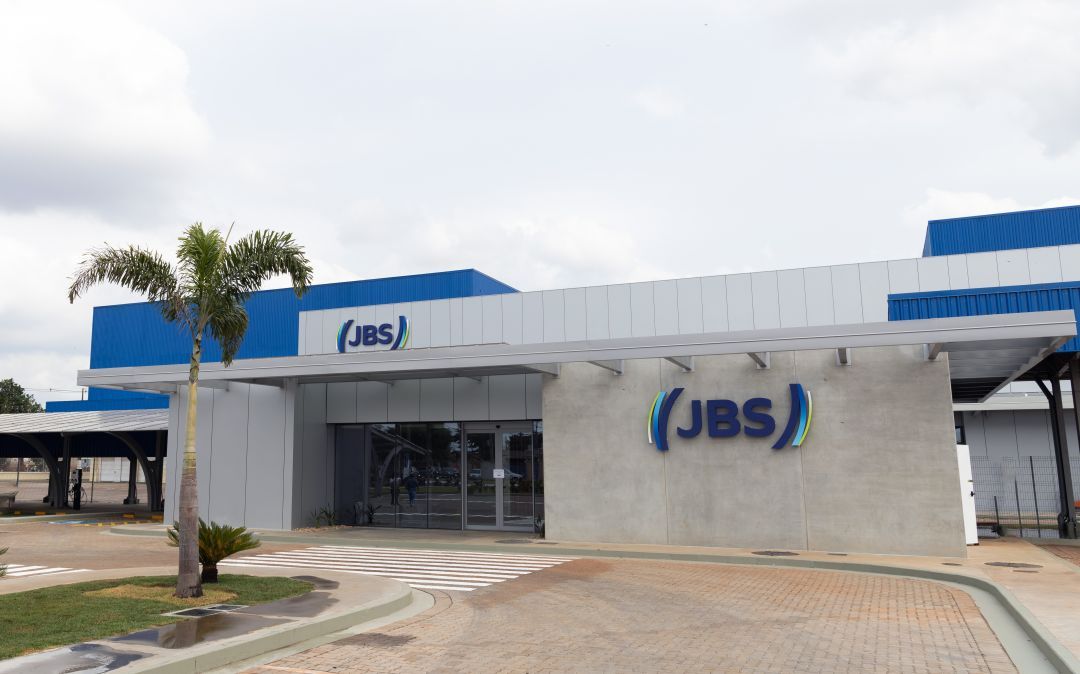 JBS inaugura duas fábricas de alimentos no Paraná