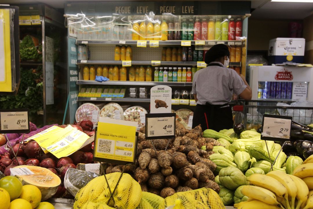 PIB mais fraco e juros em queda: as perspectivas para a economia brasileira em 2024