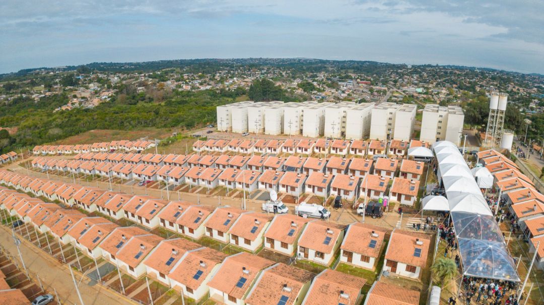 Retirada de recursos da poupança pressiona mercado imobiliário