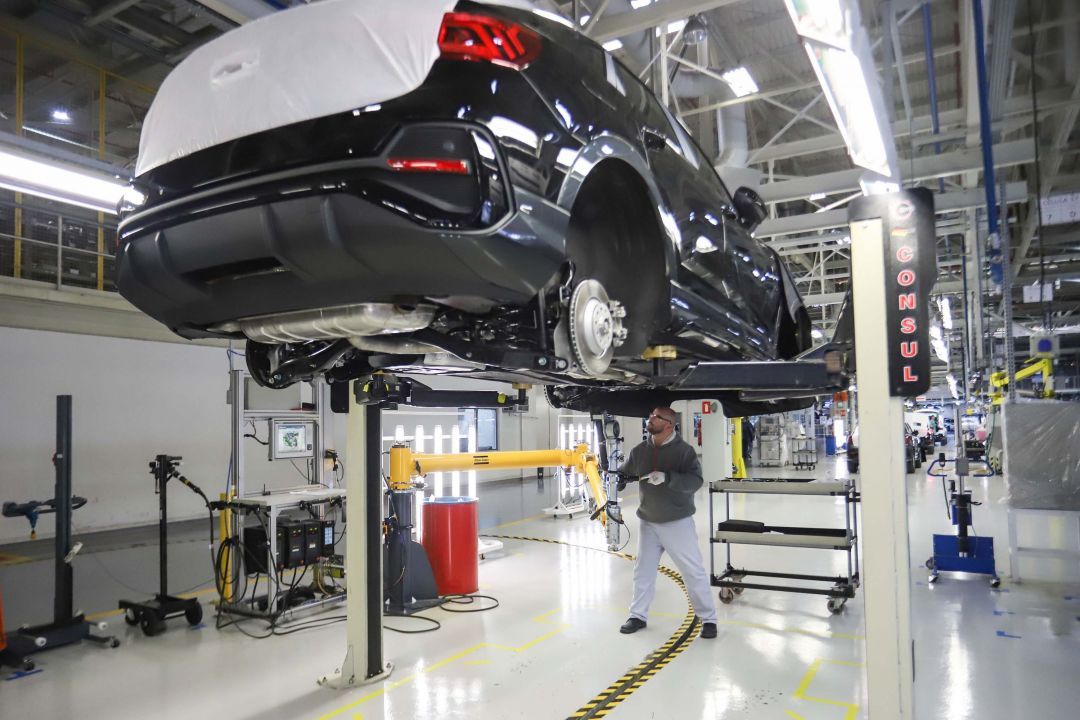 Produção industrial recua 1,6% em janeiro