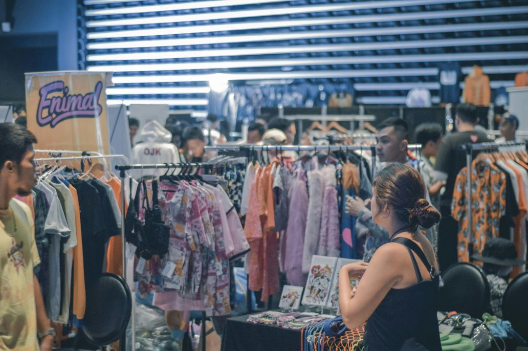 Intenção de consumo das famílias recua