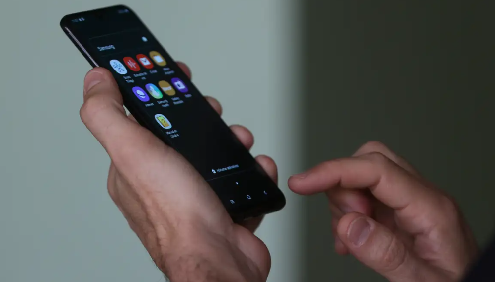 Sites que vendem celular irregular poderão ser multados