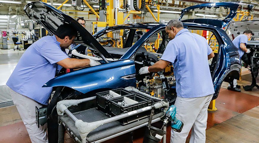 Produção industrial recua 0,9% em maio