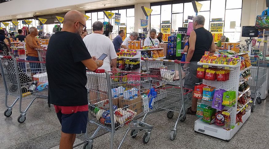 Vendas no varejo recuam 1% em junho