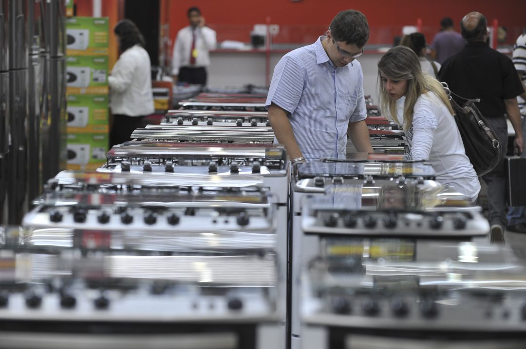 Comércio acumula alta de 5% no ano