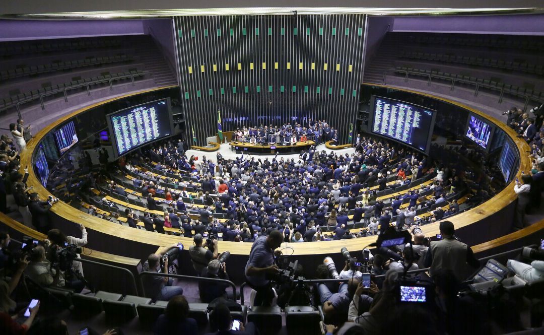 Câmara e Senado elegem novos presidentes