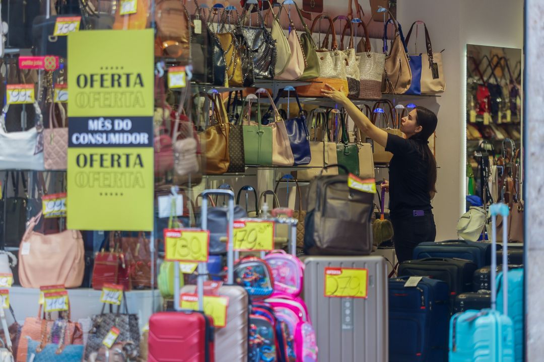 Comércio nota redução da inadimplência em janeiro