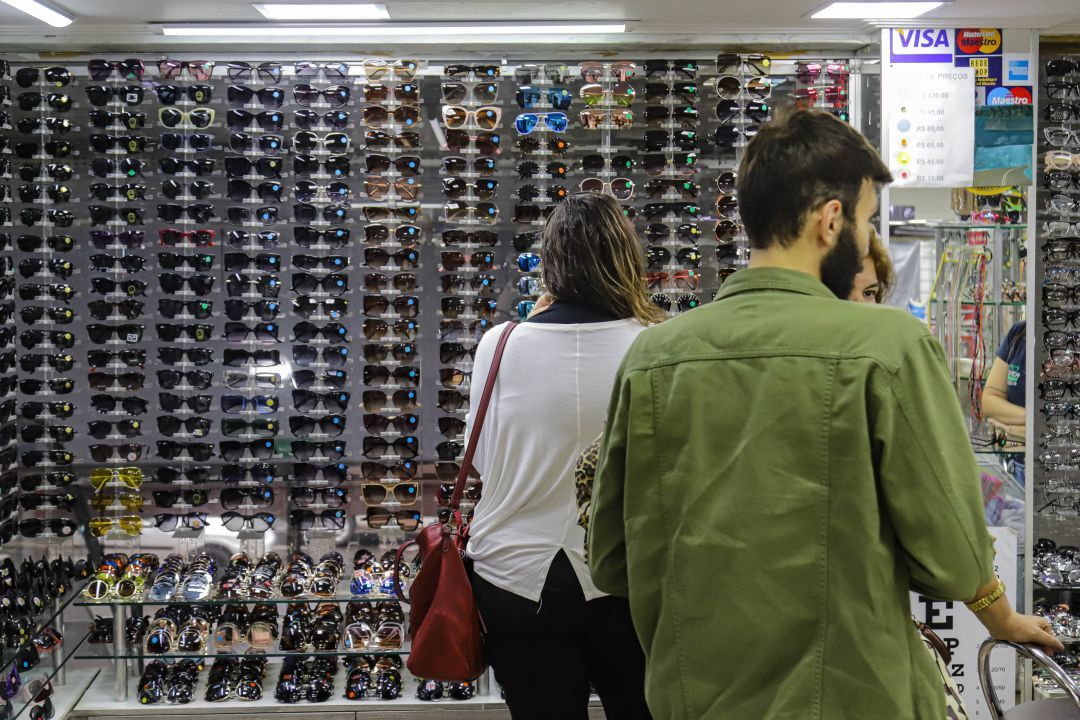 Intenção de consumo cai em fevereiro