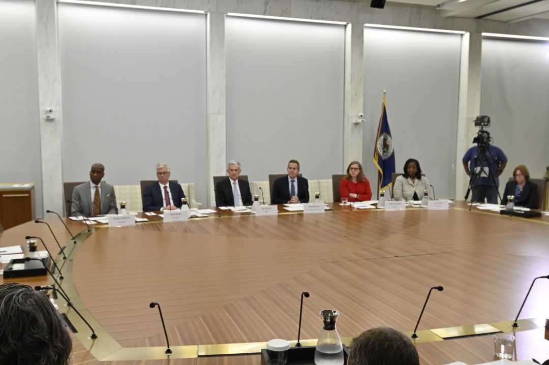 Fed decide manter juros inalterados