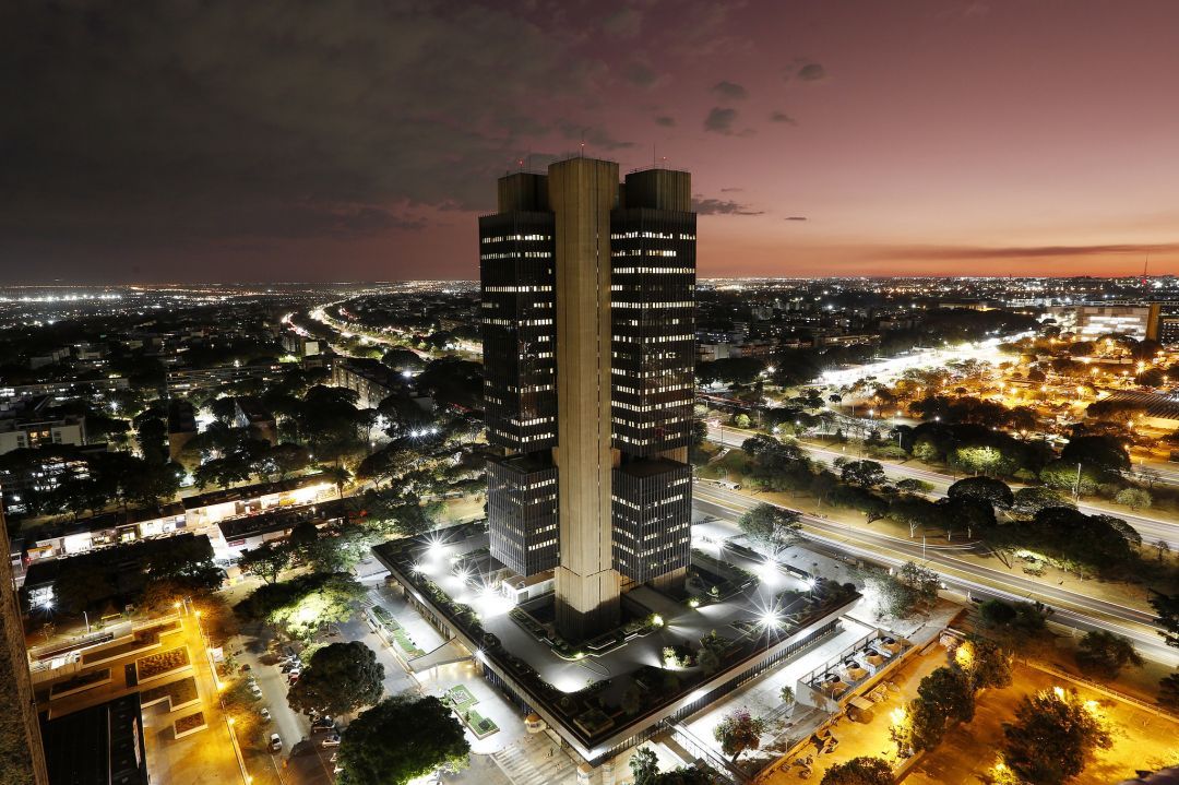 Copom eleva juros para 14,25% ao ano