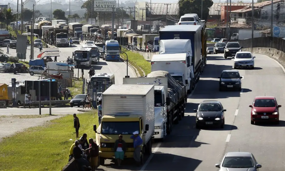 Setor de serviços avança 0,6% em setembro e acumula oito meses de alta