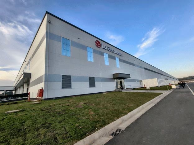 LG inaugura fábrica de geladeiras no Paraná