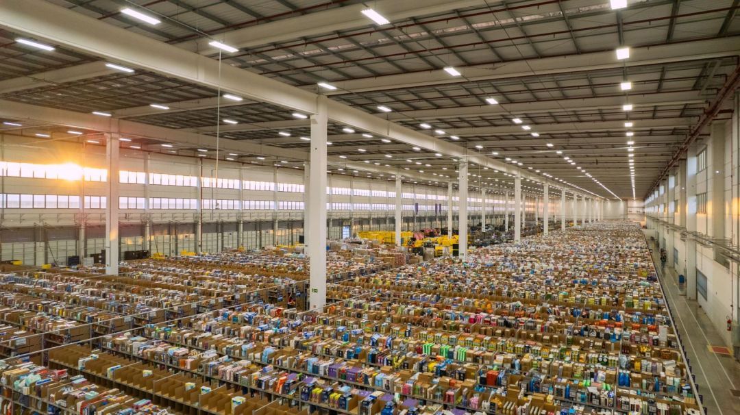 Amazon inaugura primeiro centro de distribuição no Paraná