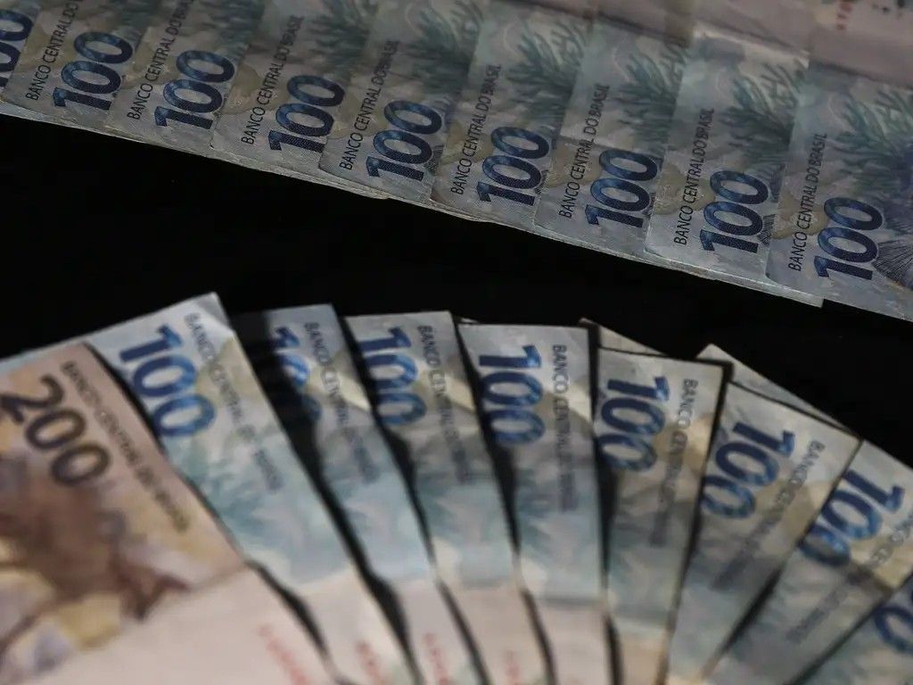 Arrecadação federal ultrapassa R$ 2 trilhões em oito meses