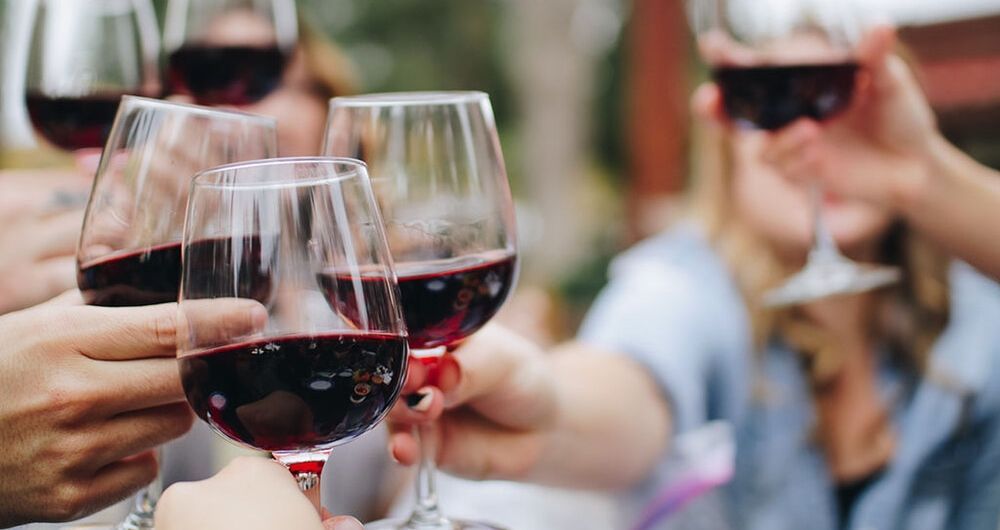 Consumo de vinho não combate o novo coronavírus