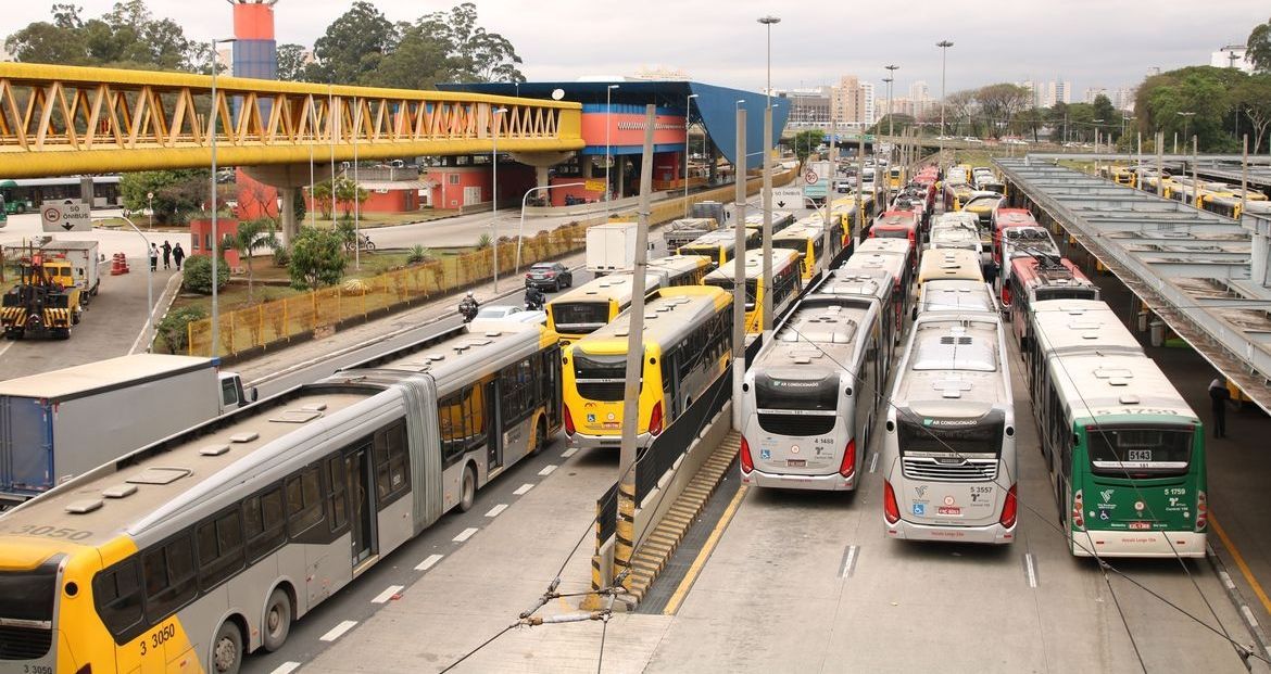 Serviços têm alta de 0,6% de dezembro para janeiro