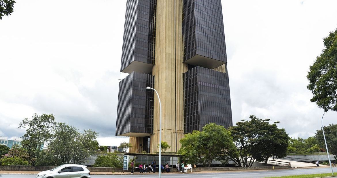 BC reduz compulsório e empréstimo a instituições