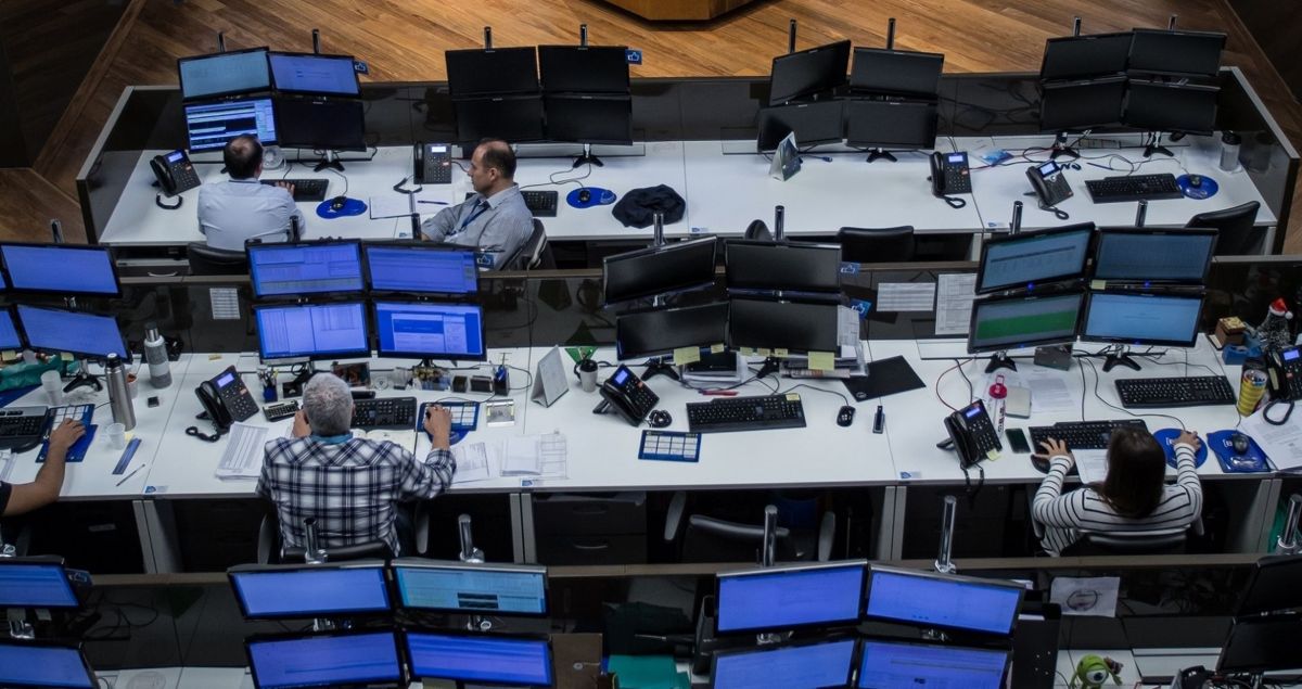 Depois de duas paralisações seguidas, B3 desaba quase 15%