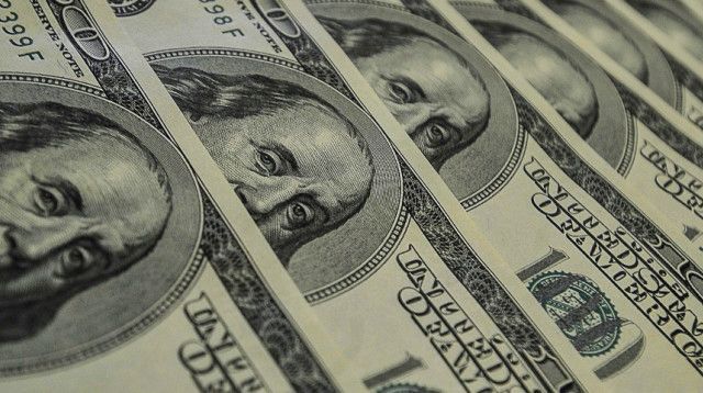 Dólar rompe a barreira de R$ 5,30 com instabilidade no mercado de petróleo