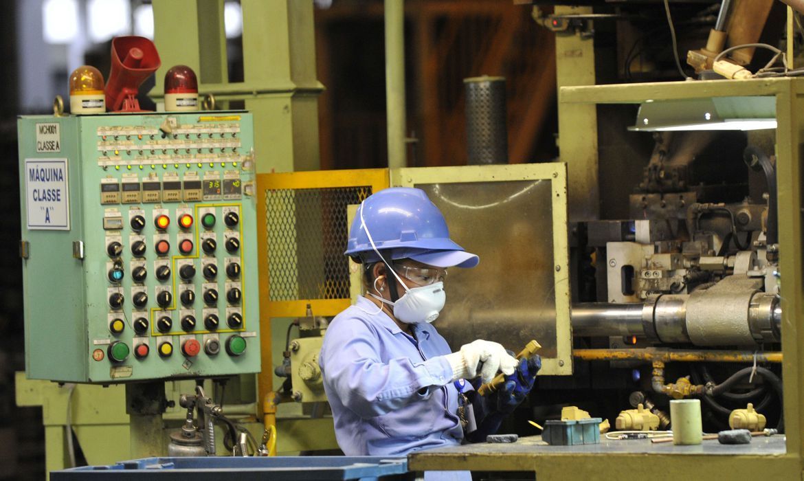 Pandemia causa impacto intenso na atividade industrial