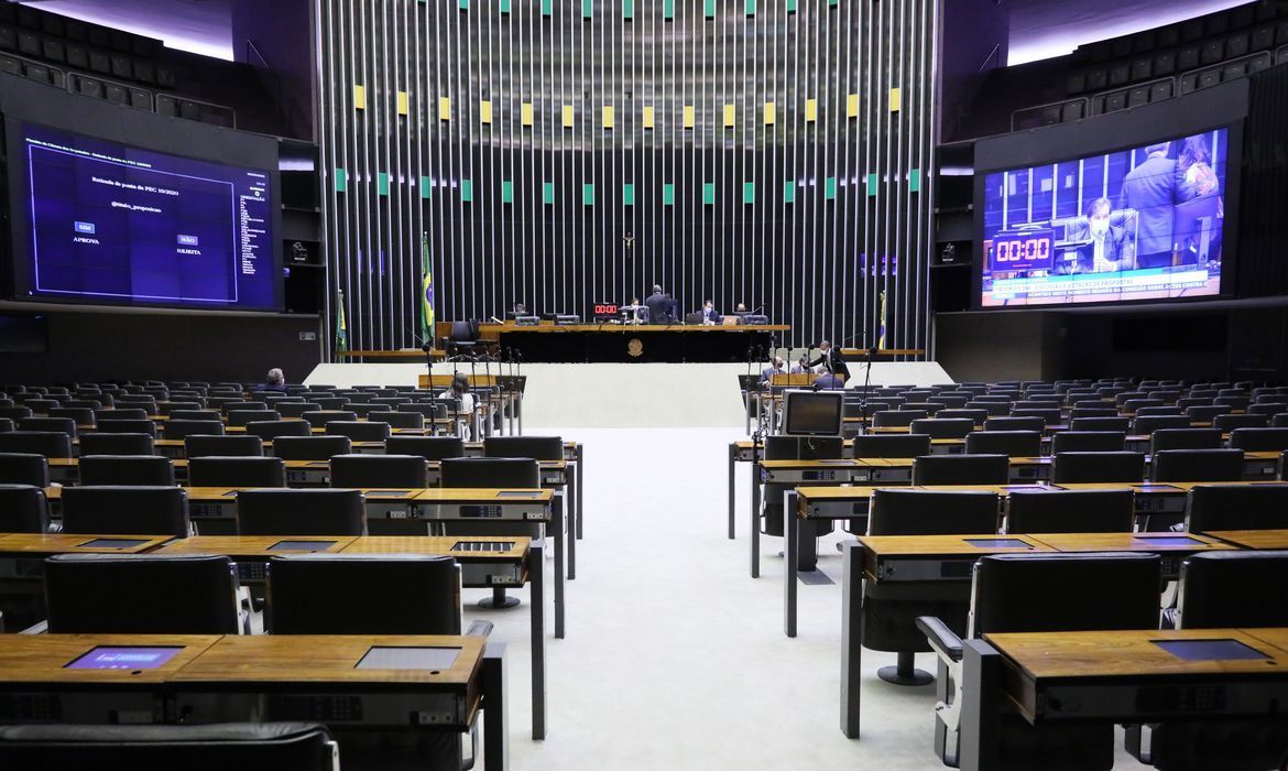 Câmara aprova em 2° turno texto-base da PEC do orçamento de guerra