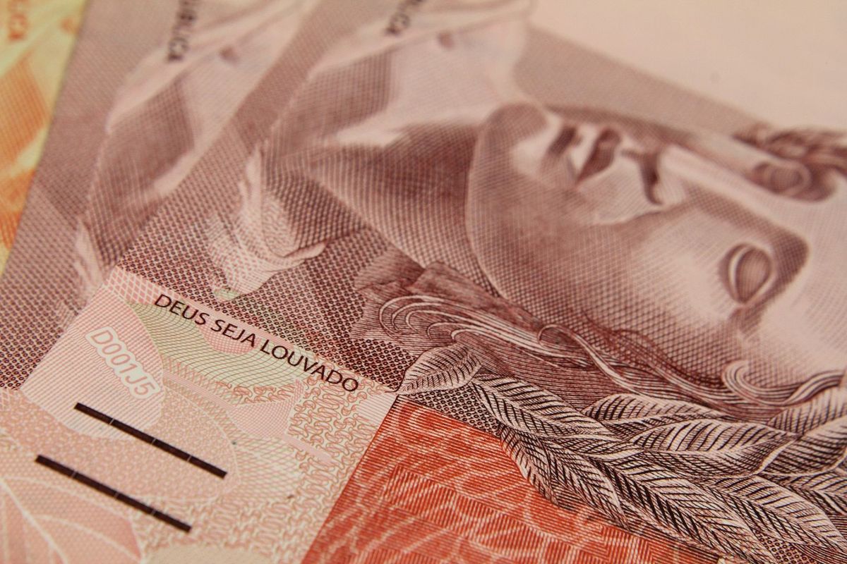 Arrecadação cai 28,9% em abril
