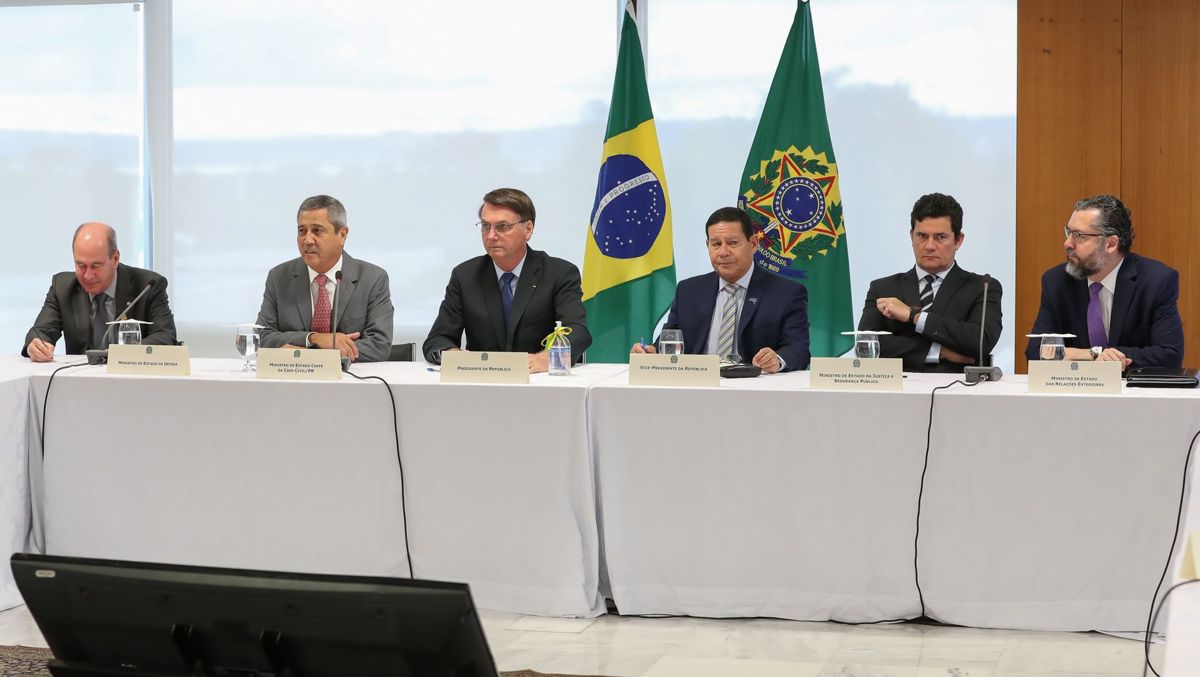Celso de Mello retira sigilo de vídeo de reunião ministerial