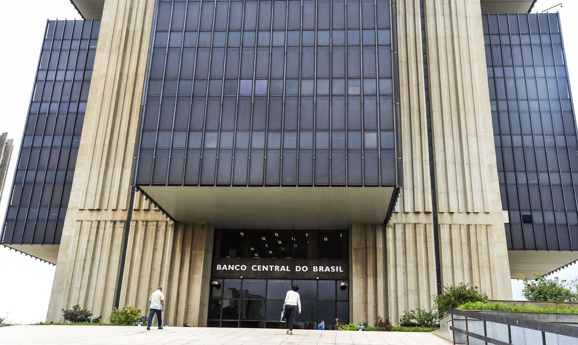 Mercado financeiro prevê queda de 6,25% na economia este ano