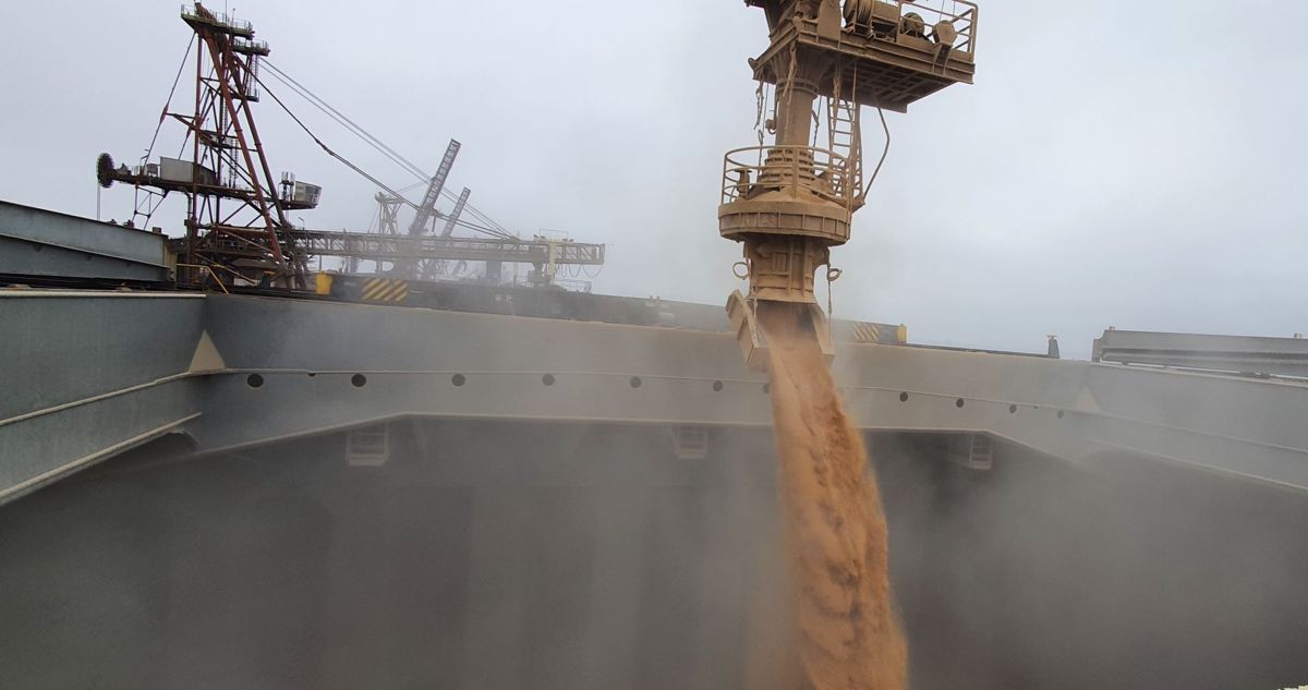 Porto de Paranaguá embarca volume recorde em um único navio