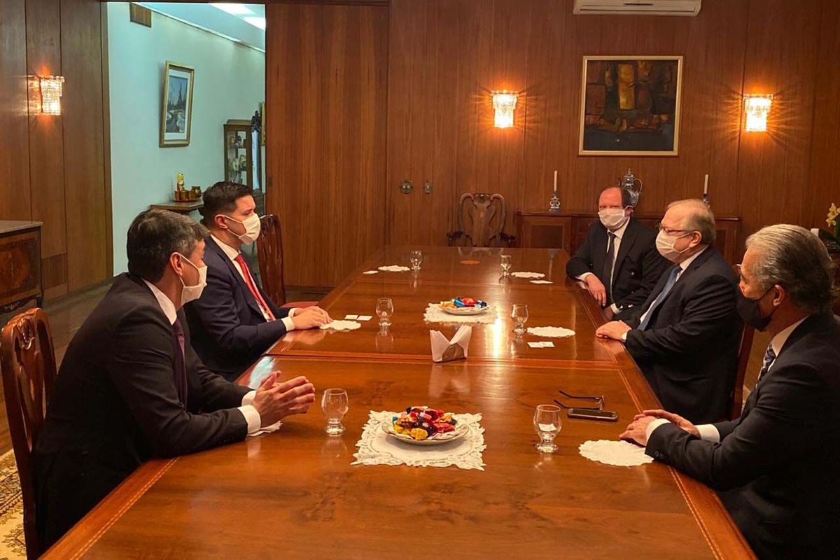 Paraná estuda parceria com a Rússia para ter vacina
