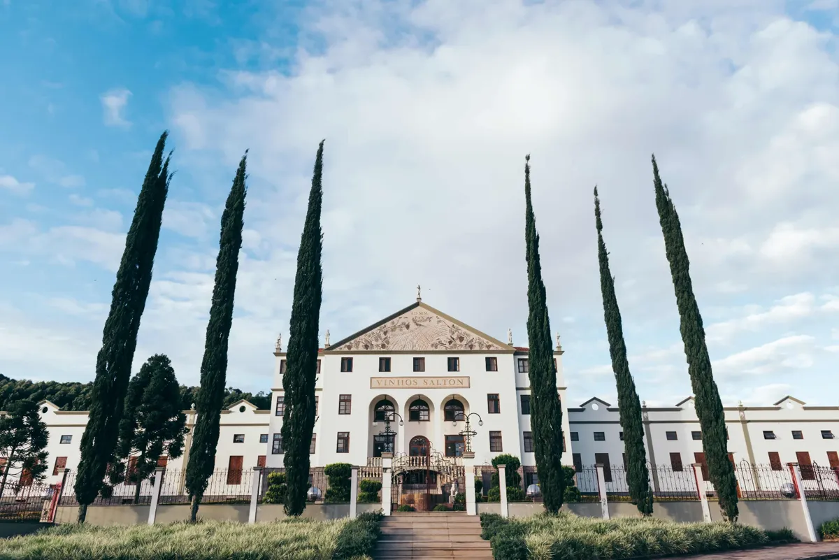 Fachada da Vinícola Salton em Bento Gonçalves.webp
