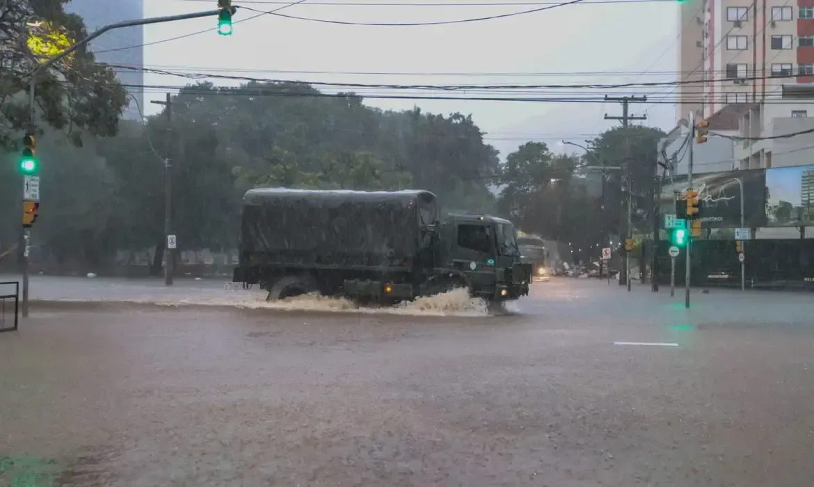 Chuva Rafa Neddermeyer Agência Brasil.webp