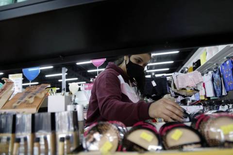 Atividade econômica tem queda de 0,77% em agosto