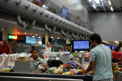 Setor de supermercados puxa comércio em setembro