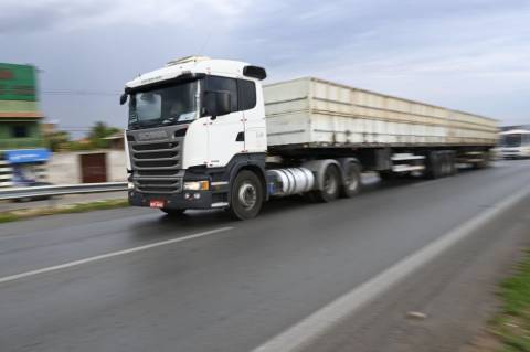 Serviços recuam 0,6% em outubro