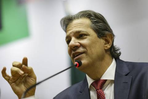 Governo anuncia medidas de arrecadação com reoneração gradual da folha