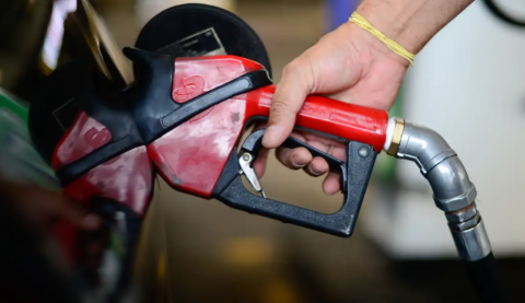 Cobrança integral de impostos sobre diesel volta a vigorar