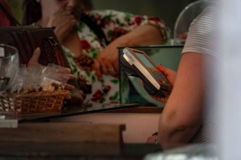 Confiança do comércio aumenta pelo segundo mês consecutivo