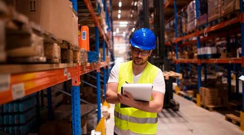 Taxa de desocupação fica em 7,6% no trimestre