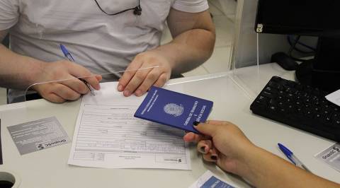 Taxa de desemprego fica em 7,8% no trimestre encerrado em fevereiro