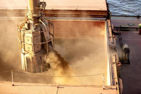 Balança comercial tem superávit de US$ 7,4 bilhões em março