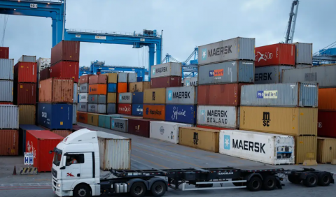 Ministério revisa para baixo projeção de superávit comercial