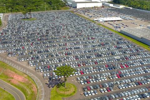 Produção e vendas de automóveis superam o patamar de 220 mil unidades