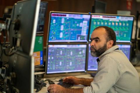 Custo regulatório consome R$ 243,7 bilhões da indústria por ano