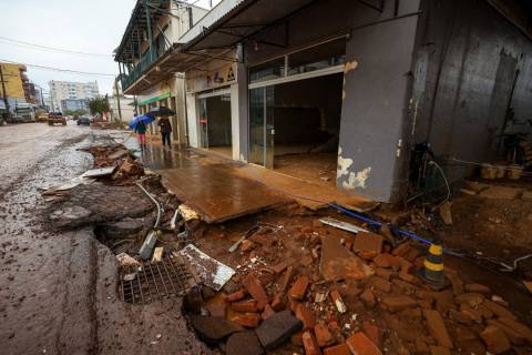 Mais de 30% dos negócios ainda estão fora de operação no RS